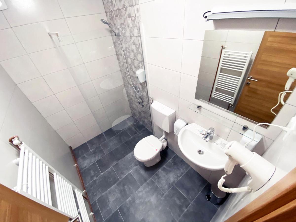 Hotel Suljovic อิลิดชา ภายนอก รูปภาพ
